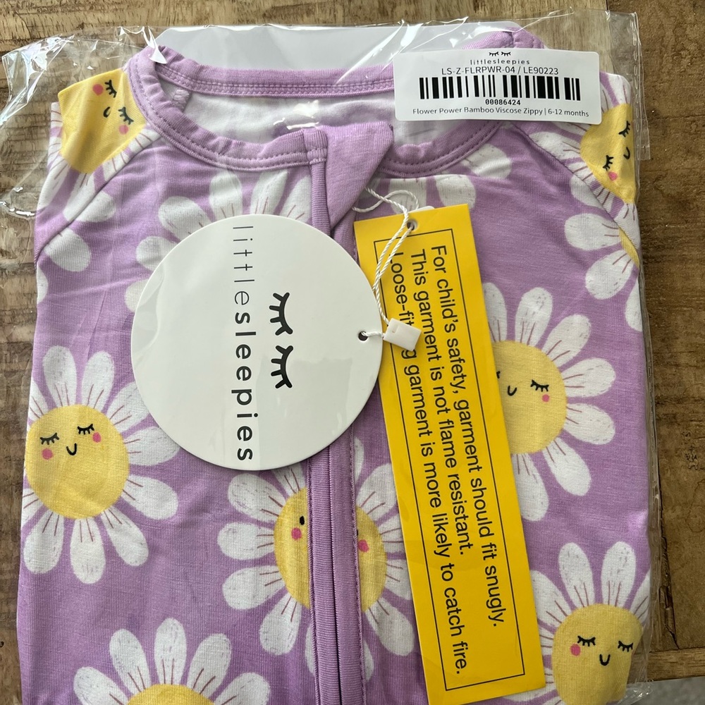 NWT Flower Power Zippy